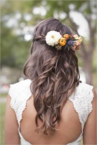 Boho, beach or garden weddings are the perfect opportunity to experiment with braids and fresh flowers. 